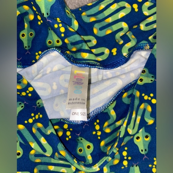 LuLaRoe (Onesize) Snake Patterned Leggings - Picture 2 of 2